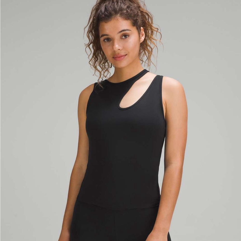 Lululemon Shoulder Cut-Out Yoga Tank Top in Black, Size 6